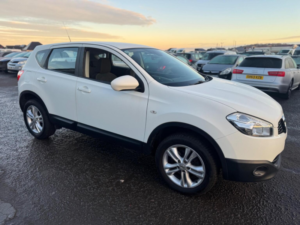 2012 Nissan Qashqai 1.6 Acenta CVT 2WD Euro 5 5dr in White — image 5
