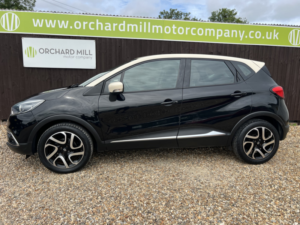 2014 Renault Captur 0.9 Dynamique Medianav Tce 90 Stop & Start in Black — image 3