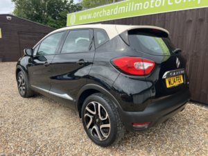 2014 Renault Captur 0.9 Dynamique Medianav Tce 90 Stop & Start in Black — image 4