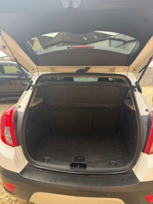 2013 Vauxhall Mokka 1.7 Cdti Se in White — image 6
