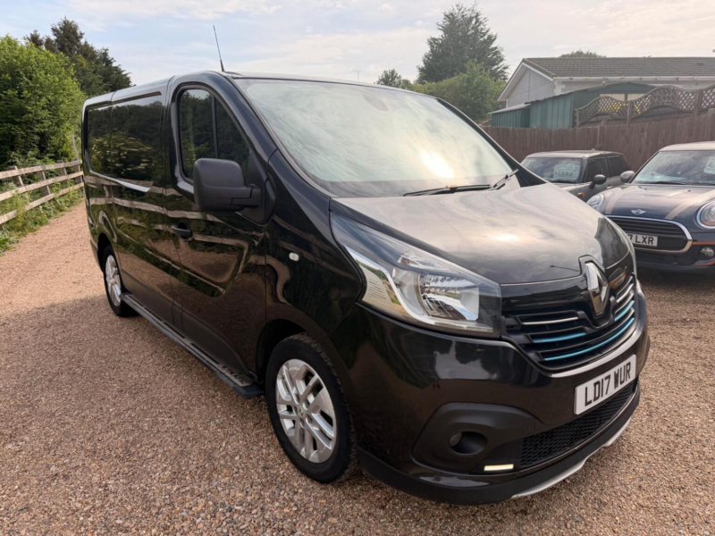 2017 Renault Trafic 1.6 Dci Energy 27 Sport Nav Swb Standard Roof Euro 6 (s/s) 5dr in Black — image 1