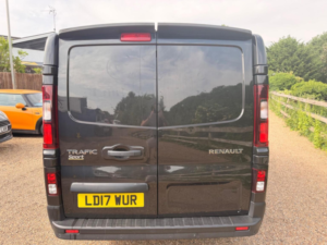 2017 Renault Trafic 1.6 Dci Energy 27 Sport Nav Swb Standard Roof Euro 6 (s/s) 5dr in Black — image 6