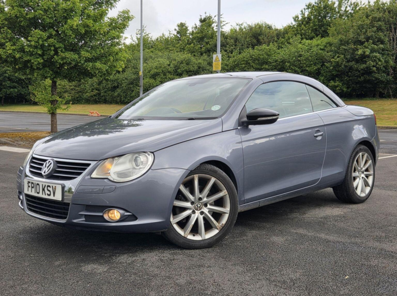 2010 Volkswagen Eos 2.0 Tdi Cr Sport Cabriolet Euro 5 2dr in Grey — image 1
