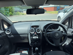 2007 Vauxhall Corsa 1.4i 16v Design 5dr (a/c) in Silver — image 4