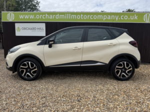 2017 Renault Captur 0.9 Dynamique Nav Tce 90 in White — image 3