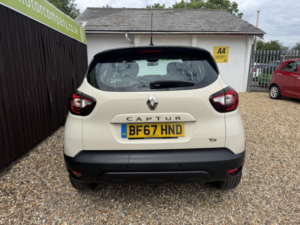 2017 Renault Captur 0.9 Dynamique Nav Tce 90 in White — image 5