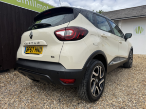 2017 Renault Captur 0.9 Dynamique Nav Tce 90 in White — image 6