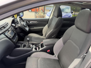 2018 Nissan Qashqai 1.2 Dig-T N-Connecta Euro 6 (s/s) 5dr in Grey — image 3