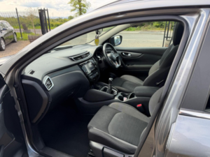 2018 Nissan Qashqai 1.2 Dig-T N-Connecta Euro 6 (s/s) 5dr in Grey — image 6