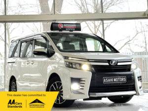 2014 Toyota Voxy 2.0 Automatic 7str (s/s) Petrol in White — image 1