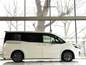 2014 Toyota Voxy 2.0 Automatic 7str (s/s) Petrol in White — image 2