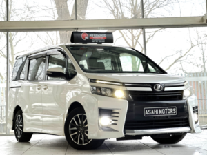 2014 Toyota Voxy 2.0 Automatic 7str (s/s) Petrol in White — image 6