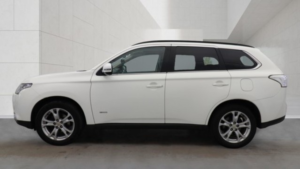 2013 Mitsubishi Outlander 2.2 Di-D Gx4 in White — image 4