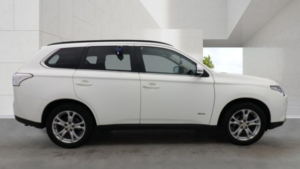 2013 Mitsubishi Outlander 2.2 Di-D Gx4 in White — image 6