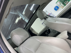 2015 Land Rover Discovery Sport Td4 Hse in Blue — image 6