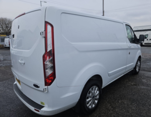 2022 Ford Transit Custom 2.0 Transit Custom Limited Van 300 L1 2.0l Ecoblue 130ps Fwd 6 Speed Manual in White — image 5