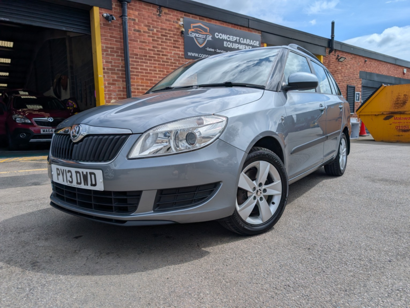 2013 Skoda Fabia 1.2 Tsi Se in Grey — image 1