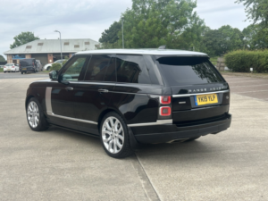 2019 Land Rover Range Rover 3.0 Sd V6 Autobiography in Black — image 4