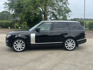 2019 Land Rover Range Rover 3.0 Sd V6 Autobiography in Black — image 6