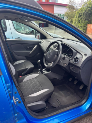 2014 Dacia Sandero Stepway 1.5 Dci Laureate Euro 5 5dr in Blue — image 6