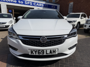 2019 Vauxhall Astra 1.6 Cdti Blueinjection Sri in White — image 2