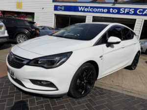 2019 Vauxhall Astra 1.6 Cdti Blueinjection Sri in White — image 5