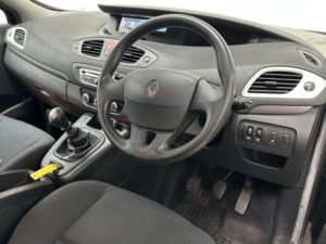 2010 Renault Scenic 1.6 Vvt I-Music Euro 5 5dr in Black — image 3