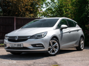 2017 Vauxhall Astra 1.4i Sri Euro 6 5dr in Silver — image 3