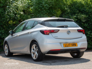 2017 Vauxhall Astra 1.4i Sri Euro 6 5dr in Silver — image 5