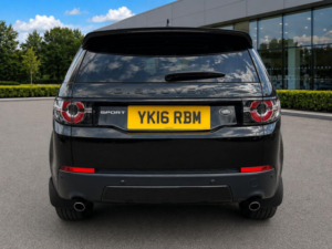 2016 Land Rover Discovery Sport 2.0 Td4 Se Tech Auto 4WD Euro 6 (s/s) 5dr in Black — image 6