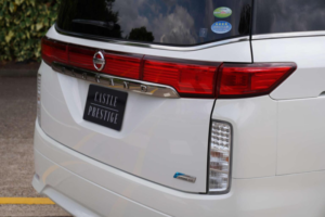2011 Nissan Elgrand 2.5 Xg 4WD 5dr 8 Seats in White — image 5