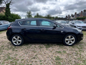 2011 Vauxhall Astra 1.7 Cdti Sri in Black — image 2