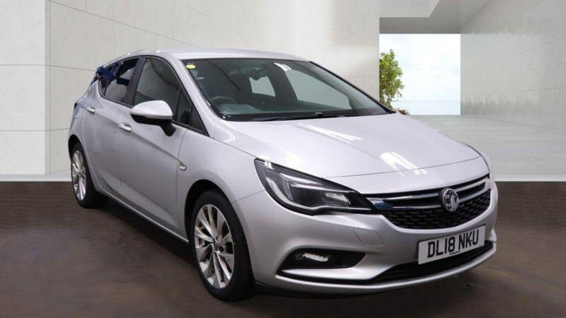 2018 Vauxhall Astra 1.4i Design Euro 6 5dr in Silver — image 1
