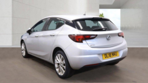 2018 Vauxhall Astra 1.4i Design Euro 6 5dr in Silver — image 3
