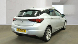 2018 Vauxhall Astra 1.4i Design Euro 6 5dr in Silver — image 4