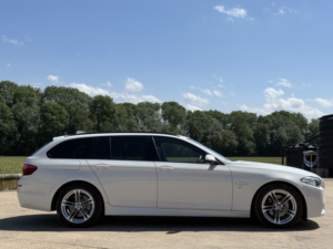 2015 BMW 5 Series 2.0 520d M Sport Touring in White — image 2