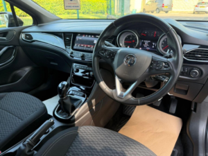 2017 Vauxhall Astra 1.6 Cdti Ecotec Blueinjection Sri Vx Line Nav Euro 6 5dr in Black — image 2