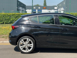 2017 Vauxhall Astra 1.6 Cdti Ecotec Blueinjection Sri Vx Line Nav Euro 6 5dr in Black — image 5