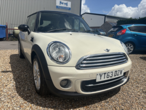 2013 MINI Hatch 1.6 Cooper Hatch in White — image 2