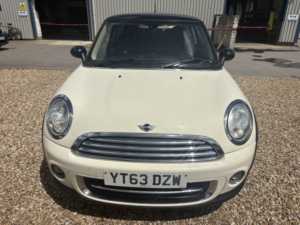 2013 MINI Hatch 1.6 Cooper Hatch in White — image 3