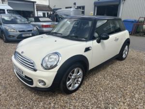 2013 MINI Hatch 1.6 Cooper Hatch in White — image 4