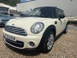 2013 MINI Hatch 1.6 Cooper Hatch in White — image 5