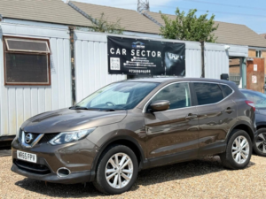 2015 Nissan Qashqai 1.2 Dig-T Acenta Xtron 2WD Euro 6 (s/s) 5dr in Beige — image 5