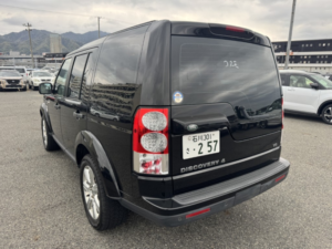 2010 Land Rover Discovery 4 5.0 V8 Se Automatic 7 Seater in Black — image 3