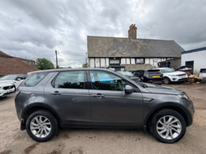 2017 Land Rover Discovery Sport Td4 Se in Grey — image 4