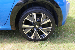 2021 Peugeot 208 1.2 Puretech Gt in Blue — image 5