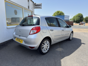 2011 Renault Clio 1.2 Dynamique Tomtom in Silver — image 3
