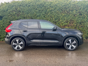 2022 Volvo Xc40 170kw 69kwh Recharge Core Auto in Black — image 3