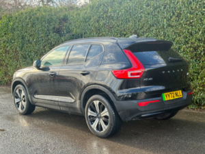 2022 Volvo Xc40 170kw 69kwh Recharge Core Auto in Black — image 4