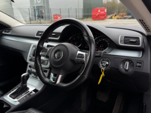 2014 Volkswagen Cc 2.0 Tdi Bluemotion Tech R-Line DSG Euro 5 (s/s) 4dr in Blue — image 2